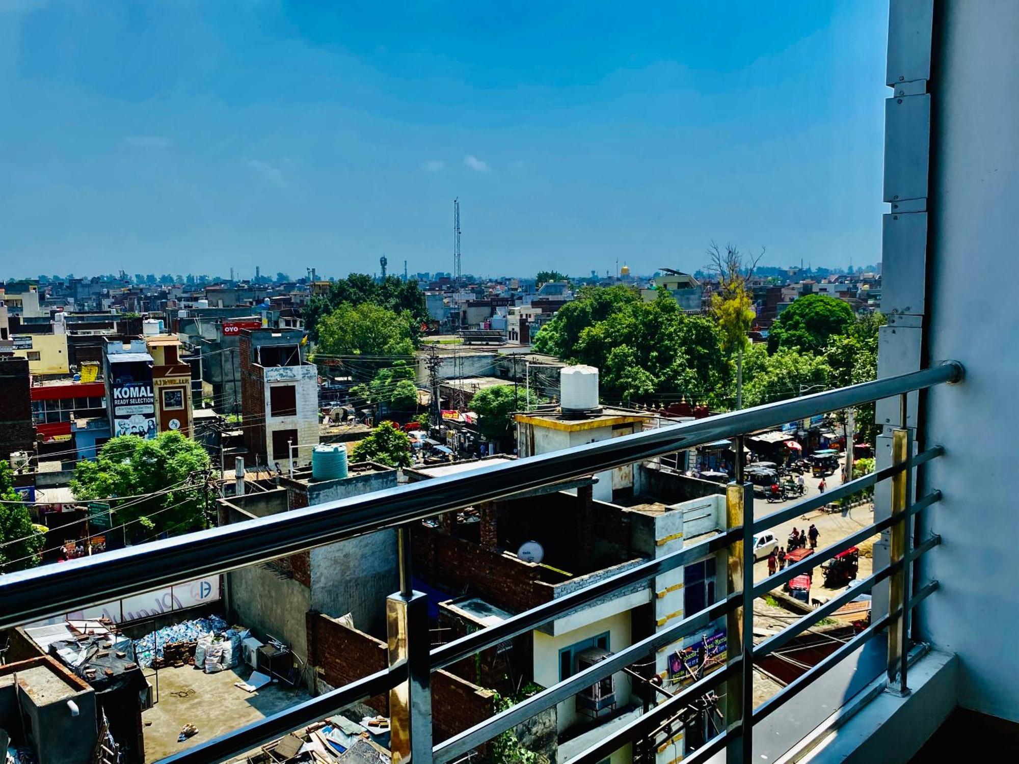Hotel White House Walking Distance From Golden Temple- With Parking Amritsar Exterior photo