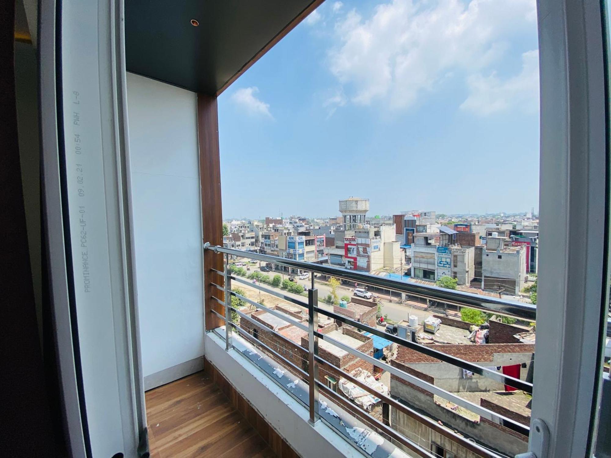 Hotel White House Walking Distance From Golden Temple- With Parking Amritsar Exterior photo