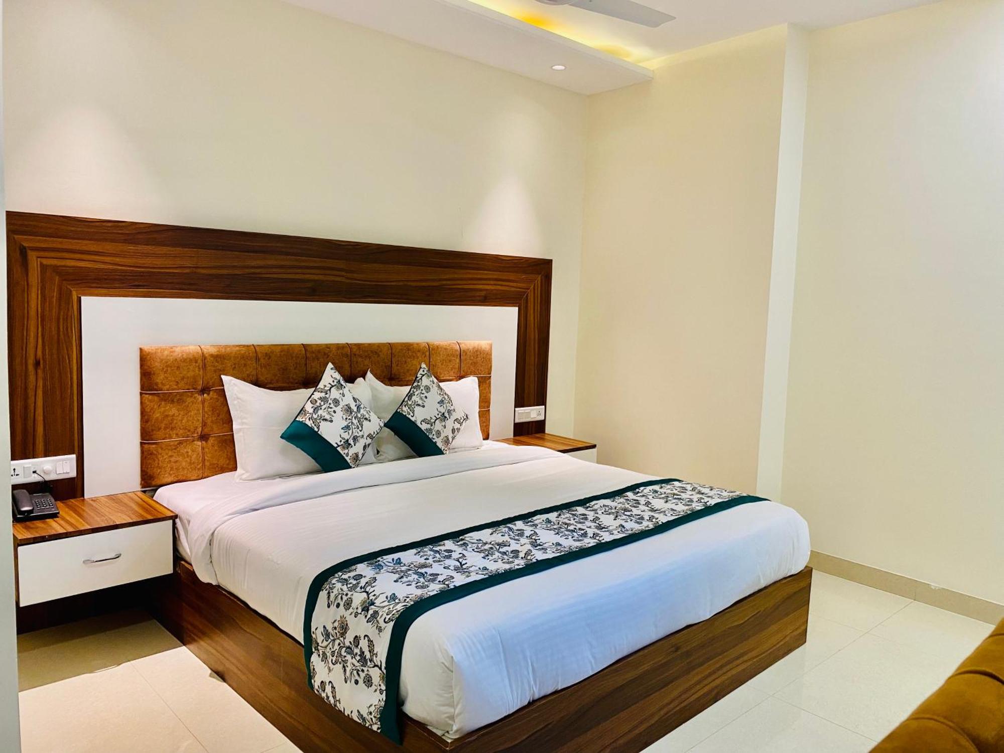 Hotel White House Walking Distance From Golden Temple- With Parking Amritsar Exterior photo