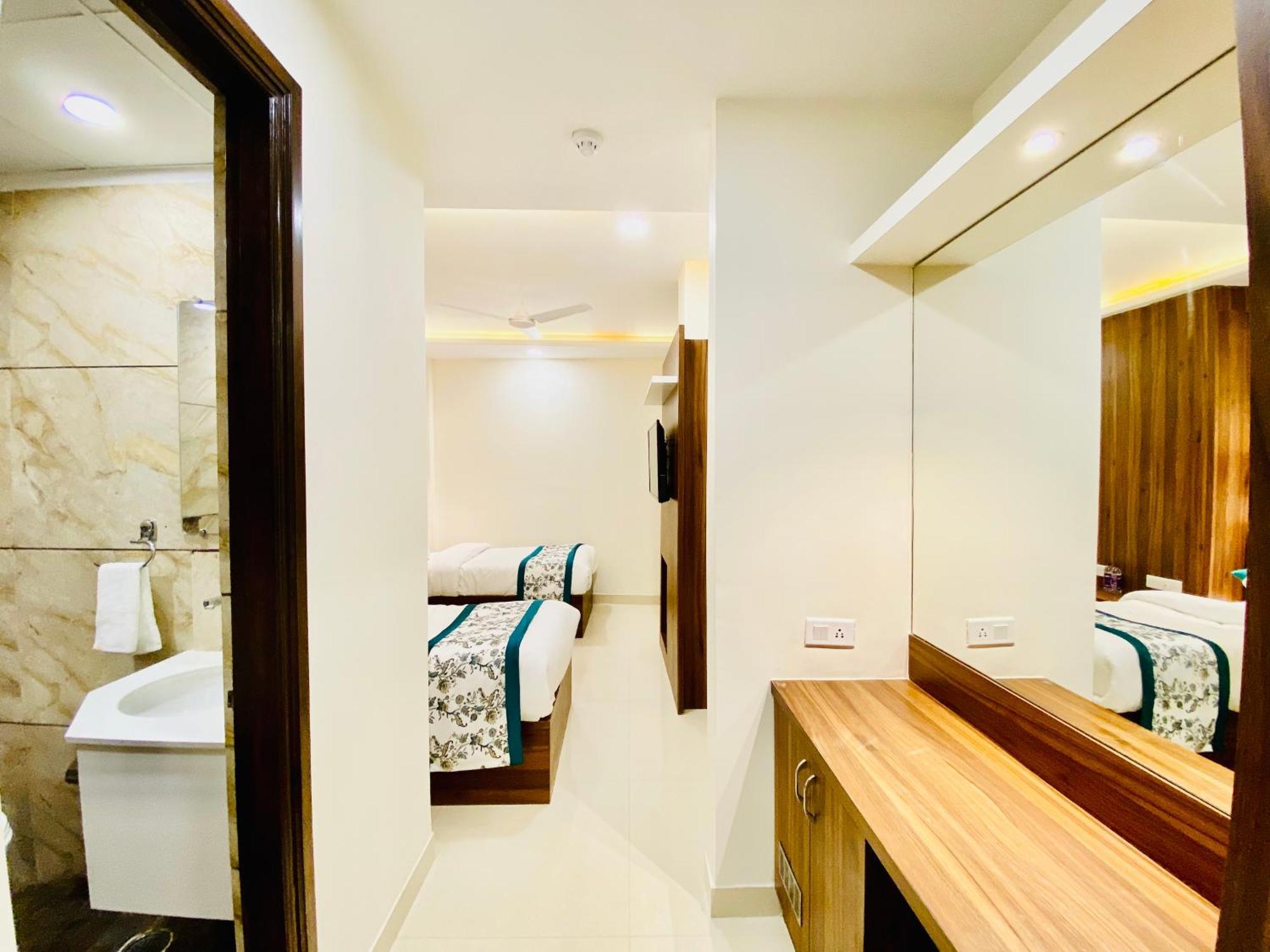 Hotel White House Walking Distance From Golden Temple- With Parking Amritsar Exterior photo