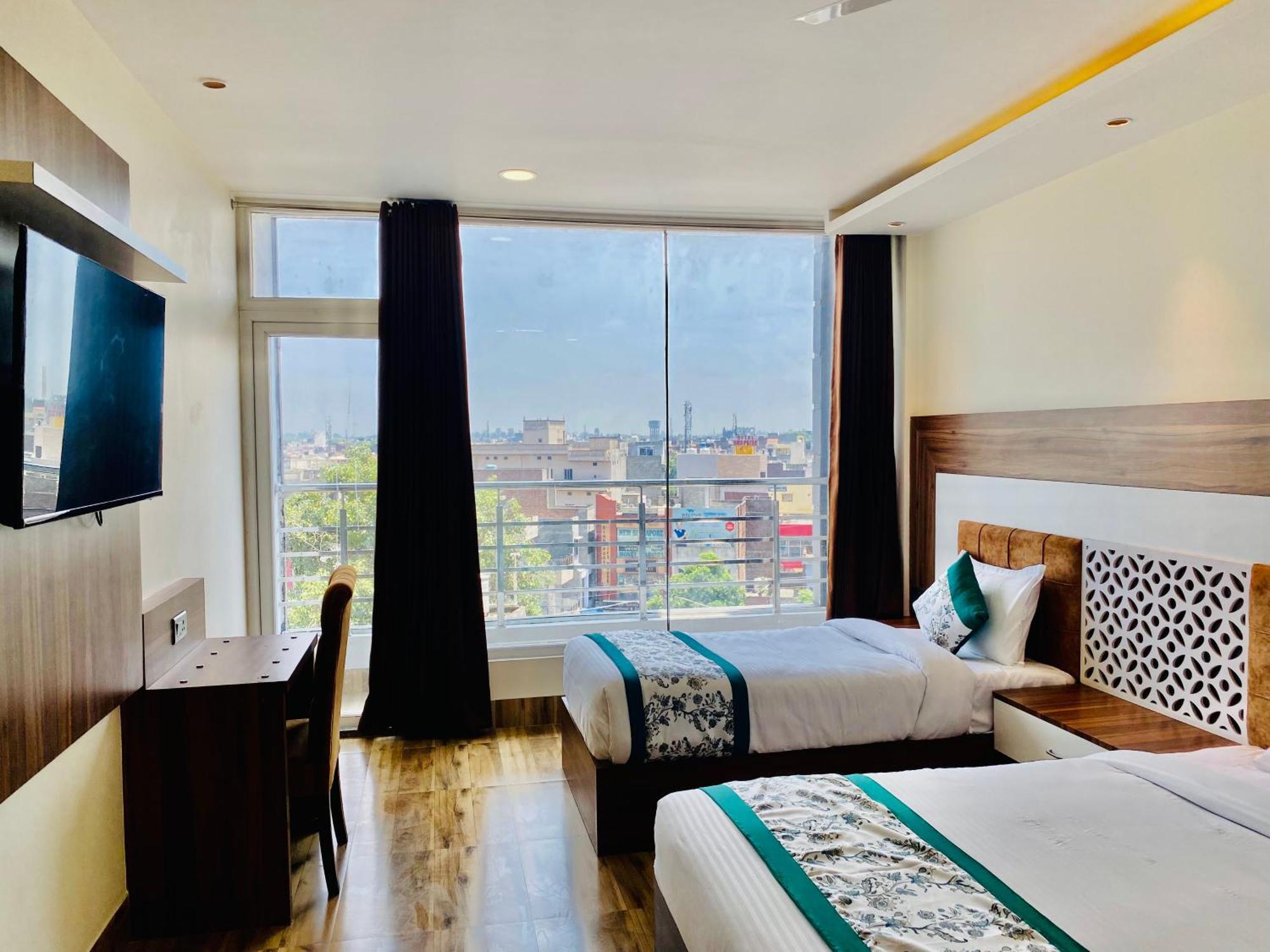 Hotel White House Walking Distance From Golden Temple- With Parking Amritsar Exterior photo