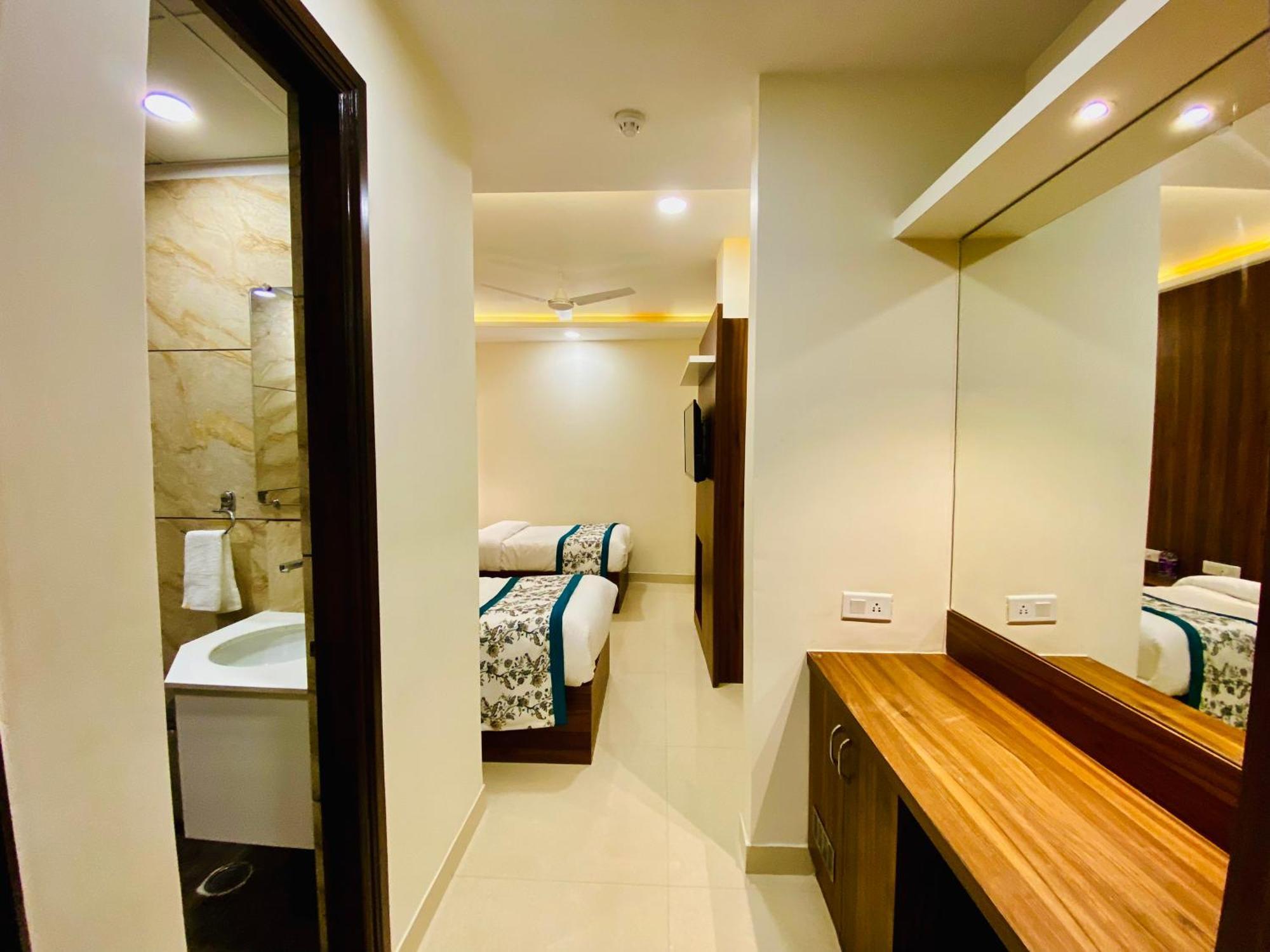 Hotel White House Walking Distance From Golden Temple- With Parking Amritsar Exterior photo